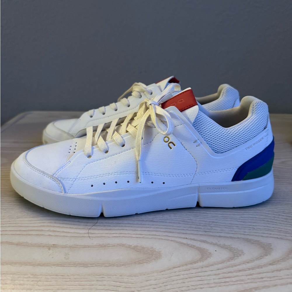 On cloud roger sneakers